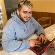 Etudiant en école d'ingénieur informatique, je suis disponible pour accompagner votre enfant du CP à la troisième